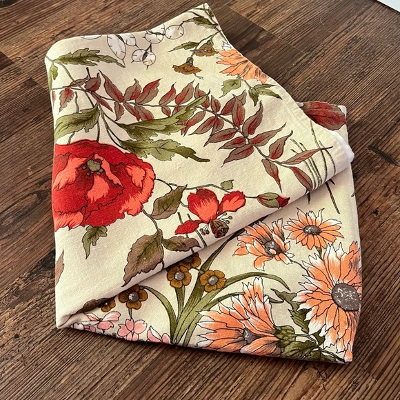 Moygashel Floral Fabric 49.5” x 49” - Picture 15 of 16